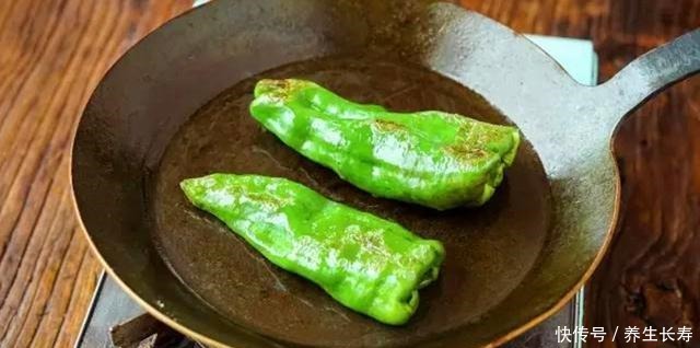 营养|虎皮青椒制作教程,酥脆鲜嫩的口感,营养又健康