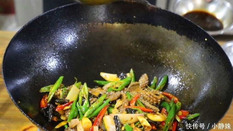  腥臊|猪腰怎么做好吃不腥臊？只要简单几步，鲜辣开胃，喝酒必备