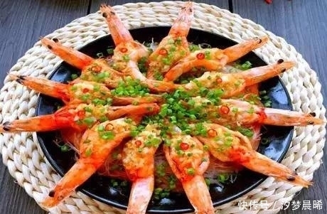 简单|简单家常菜:紫薯小饼,草菇炒山药,蒜蓉粉丝蒸虾