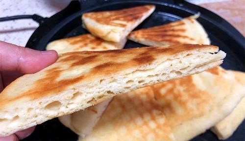 做法|电饼铛烙饼总发硬?原来错在这!厨娘教你1招,放7天不硬还好吃