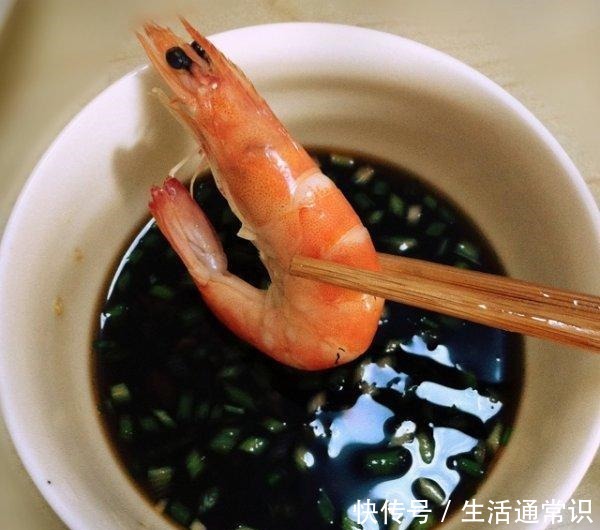 清甜|这是虾最简单的做法,用水煮2分钟就搞定,虾肉鲜嫩,味道清甜