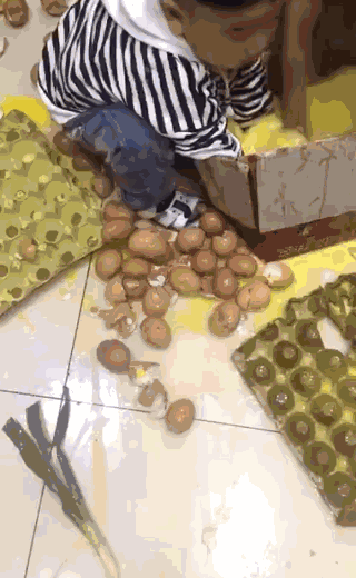 姑娘|现在的姑娘穿衣真的是随性,我在旁边看着都替她感到尴尬