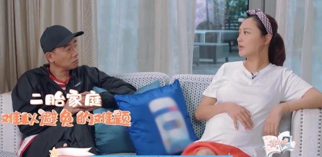 观念|应采儿称儿子情商是被陈小春练的,教科书级二胎观念灌输有点厉害