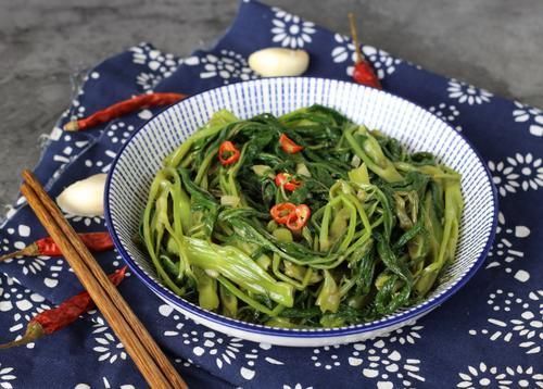 保证|炒空心菜,易发黑还出水大厨教你一招,保证绿油油的,还不出水