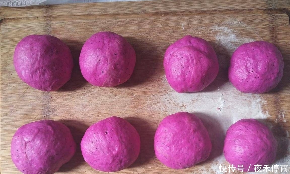 黄油|粉色火龙果麻薯软欧面包