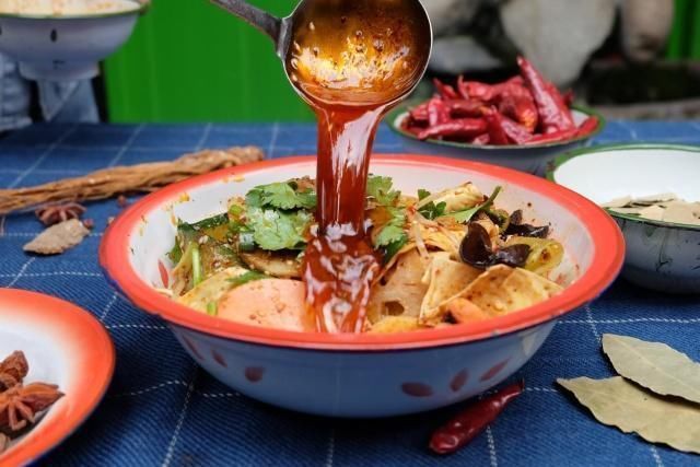 辣烫里|吃麻辣烫时,聪明人专挑这3种食物,不仅好吃还“不压秤”