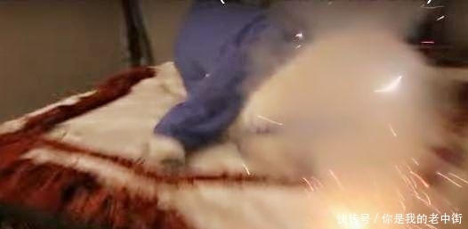 还击|男子用蟒蛇恶作剧女友，女友用8000响鞭炮还击