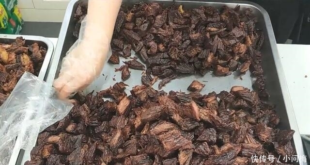 美女|美女街边卖天价小吃,138元一斤,一天只卖80斤,想吃只能预定