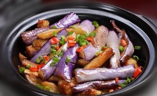  油锅|炒茄子时，第一步进油锅大错特错，多做一步，茄子不吸油又好吃