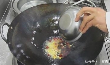  爷爷|爷爷使用了30年的凉拌汁秘方, 仅需加5种调料, 不管拌什么都好吃