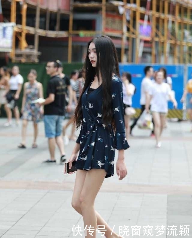  姑娘|街拍美女：因为图三姑娘的笑容，感觉世界又那么的美好温暖