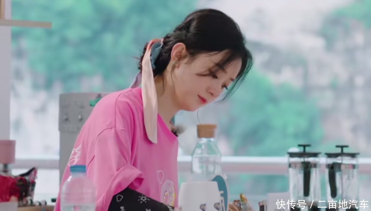 更多|《中餐厅》客人吐槽排骨没有熟,赵丽颖良心举动博好感