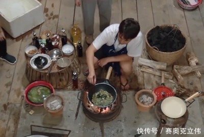太费油|黄磊炒菜的时候太费油了,看到他倒下去的数量,怪不得嘉宾吃不下