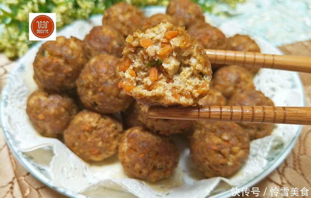 美食生活|我炸的豆腐丸子香又嫩，怎么吃都不腻，边炸边吃，端上桌都快没了