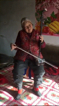 搞笑|搞笑GIF:左手防漏,是个严谨的人