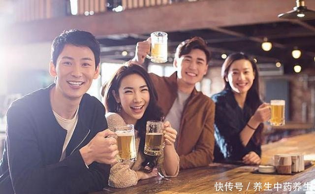 酒精|酒精“最怕”的不是牛奶,而是这3样,酒前吃,女生也能千杯不醉