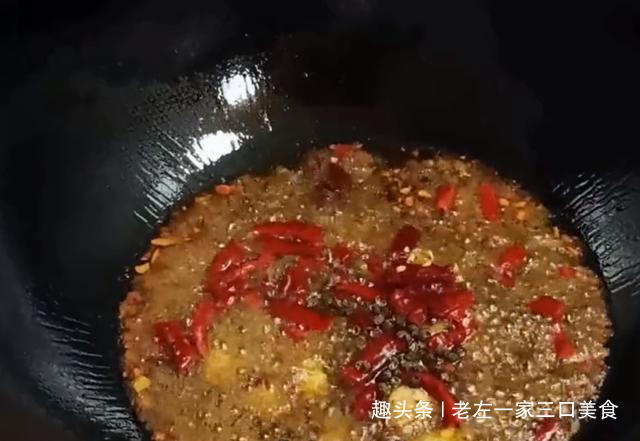 鸭肉|鸭子最美味的川味做法,一次烧一大盘,鸭肉香辣爽口好吃