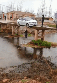  豪放|搞笑GIF：姑娘吃饭真豪放，这是在外面不是自己家哦