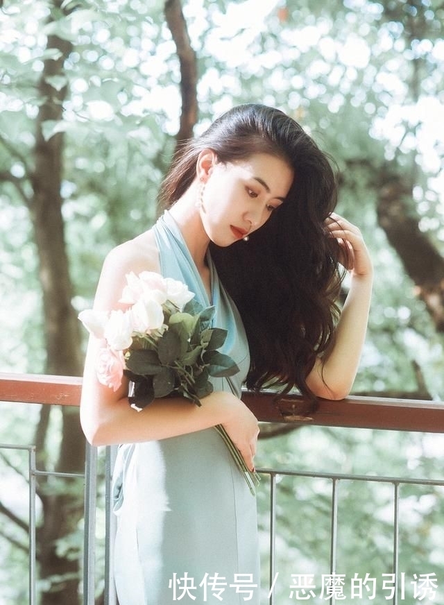 时髦|初夏最美女神系穿搭,清纯色系穿出时髦感,女人味爆棚