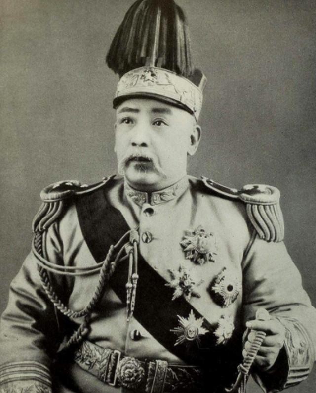 老头|袁世凯最大的一次危机,一夜之间“须发尽白”,俨然成八十岁老头