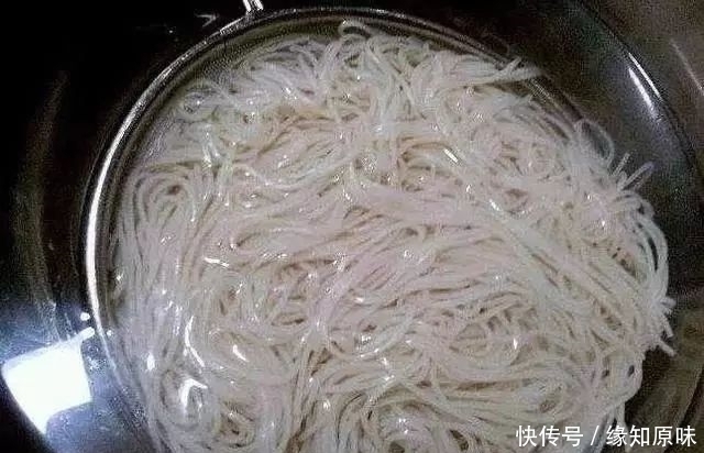 好吃|面馆师傅煮面条时,很多人少做了这2步,难怪面条不好吃