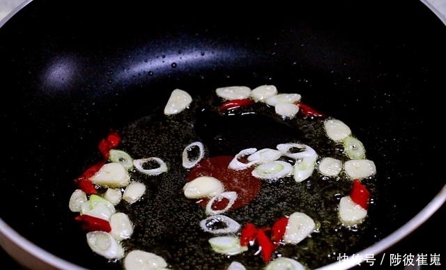 下饭|越吃越香的一道素菜,比肉菜还下饭,夏天要多吃