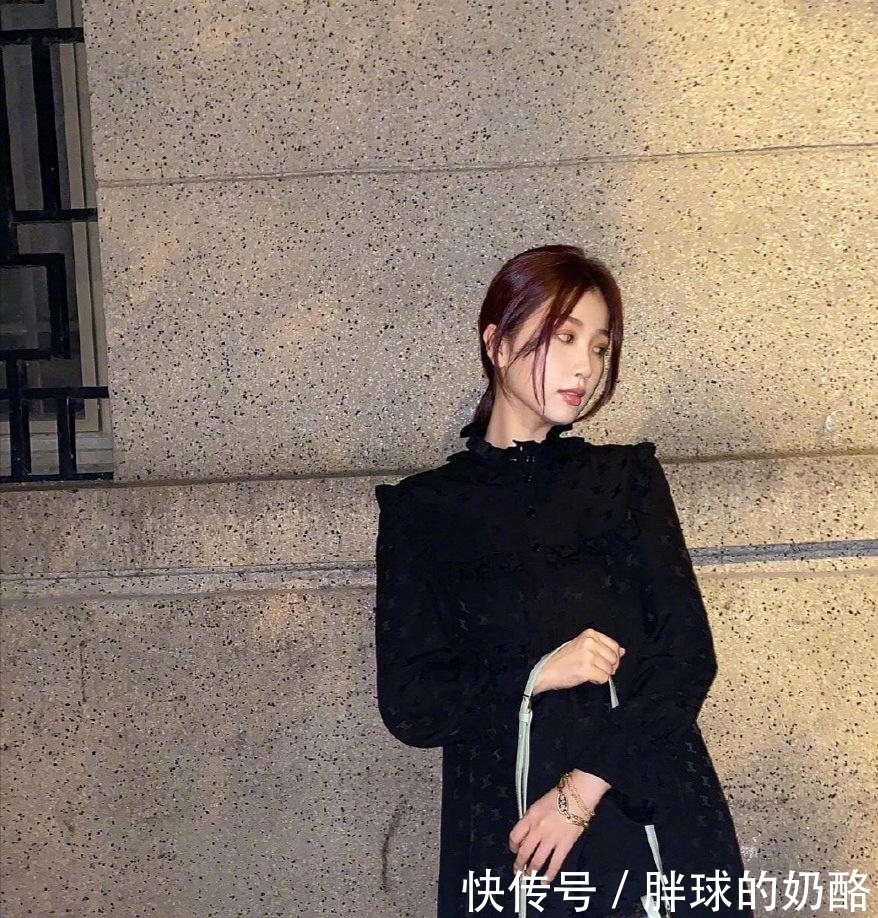  中裙|虞书欣的衣品又提升了，黑色宽松中裙慵懒随性，既显贵气又显气质