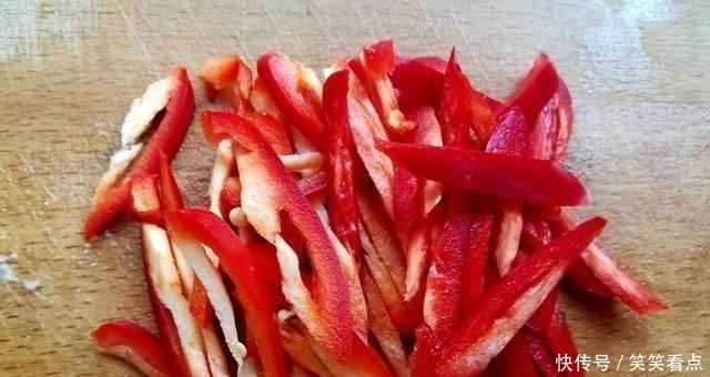 季节|农村里不要钱的野葱,城里人抢着买,下饭香喷喷,错过季节就没了