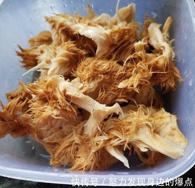 滋润|椰青猴头菇鸡汤,清甜滋润养胃