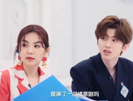 蔡徐坤|虞书欣见到Lisa太激动,小声嘟囔4个字,蔡徐坤听到后一脸痴迷