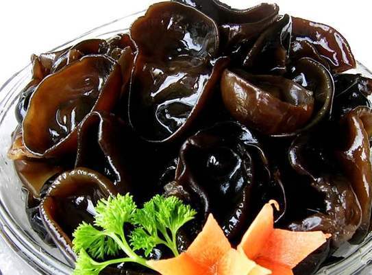 营养师|木耳到底用冷水泡发还是热水泡发,哪种效果更好,营养师告诉你