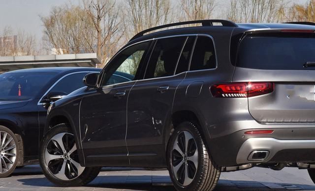  豪华|让步6万，奔驰GLB成功了，油耗6.3L可选7座，口碑销量直追汉兰达