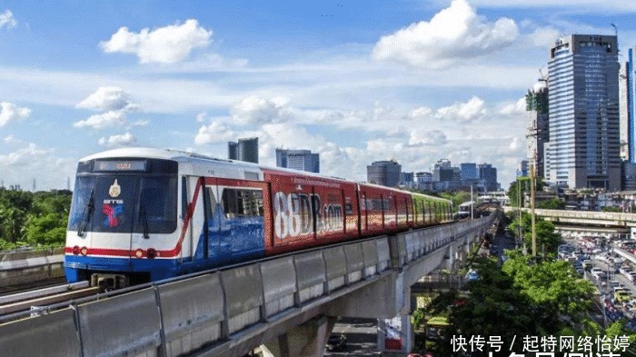 外国|外国女子地铁上蹲下就尿，吓得乘客逃离！