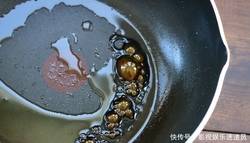  不腥|红烧鸡爪如此做，不腥不腻，色泽红亮味道好，越啃越香停不了