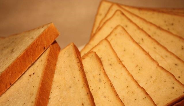  人才|面包店里的这5种面包，没常识的人才会买，吃了等于吃“化肥”！