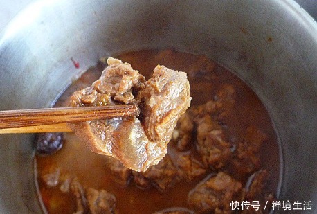 炖煮|炖牛肉时,用“它”代替水炖煮,牛肉嫩滑香醇,更软烂更入味