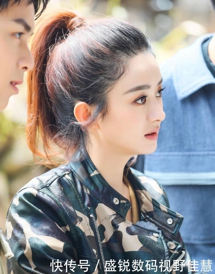 赵丽颖|《中餐厅4》路透视频曝光,赵丽颖国民度太高,走到哪群众跟到哪!