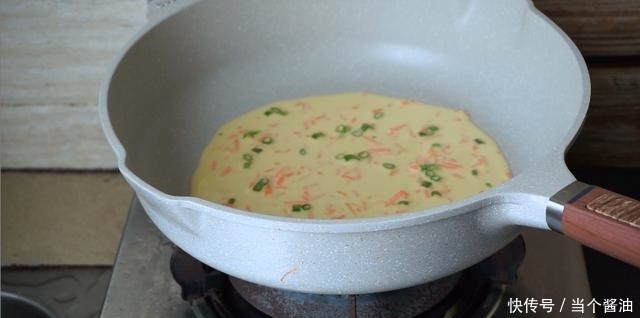 面粉|早餐别出去买了,4个鸡蛋1碗面粉,5分钟做好早餐,懒人必备