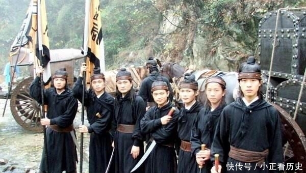 土匪|官员回家发现钱财不见了 侍女: 我让土匪搬走了 官员大喜娶了侍女