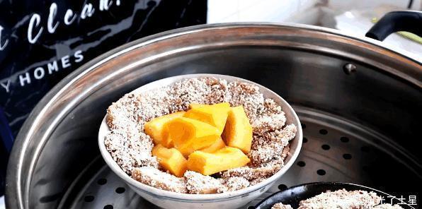 不腻|饭店15一份的粉蒸肉,自己在家就能做,口感香糯,肥而不腻