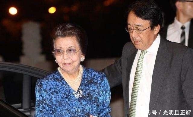 西装|安倍晋三母亲,这位日本贵妇人才是狠角色,无奈选儿媳却看走了眼