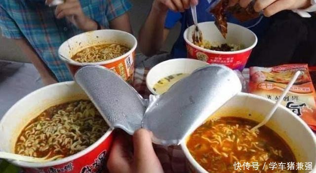 为啥|为啥桶装方便面比袋装的贵3块得知贵哪里之后,我宁愿买桶的!