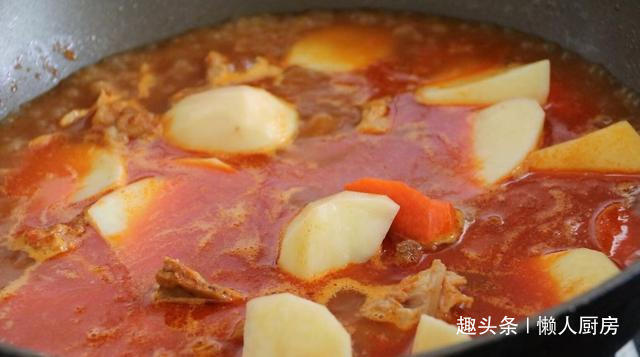 配上|想吃肉了，做了一道土豆炖排骨，配上韩式辣酱，太下饭了