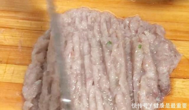 鲅鱼|包鲅鱼饺子,有人加猪肉,有人加啤酒,都不对,大厨教你正确做法