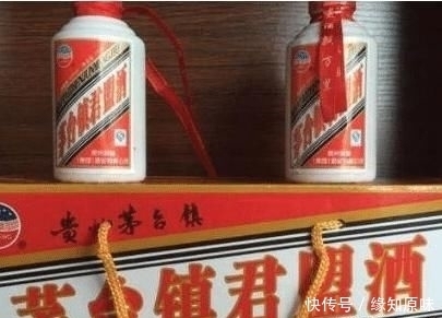 长见识了|五粮液用的酒瓶是“透明玻璃”的,茅台酒为啥不用,这下长见识了