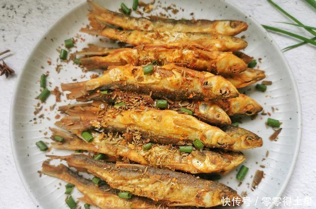  连刺|白条鱼怎么做好吃分享农村家常做法，焦香酥脆，连刺都能吃