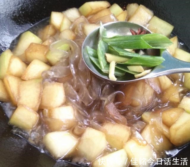 家常|冬瓜烧粉条,很健康的一道家常美味