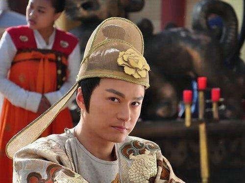 去世|他当了26年太子,中风瘫痪在床,听闻皇帝去世,当即站起来登基