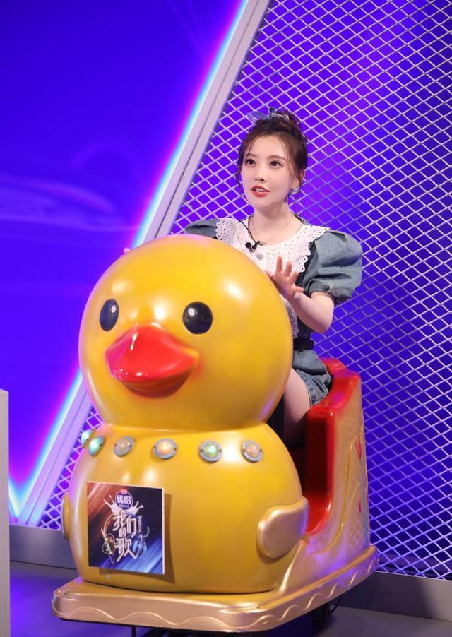 导师|冯提莫参加综艺被神剪辑?提莫唱歌镜头却切向导师,真相惊呆网友