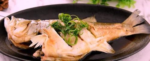 鲜味|鲈鱼最经典的做法,鲜嫩可口,汤鲜味美,学会了又是一道硬菜